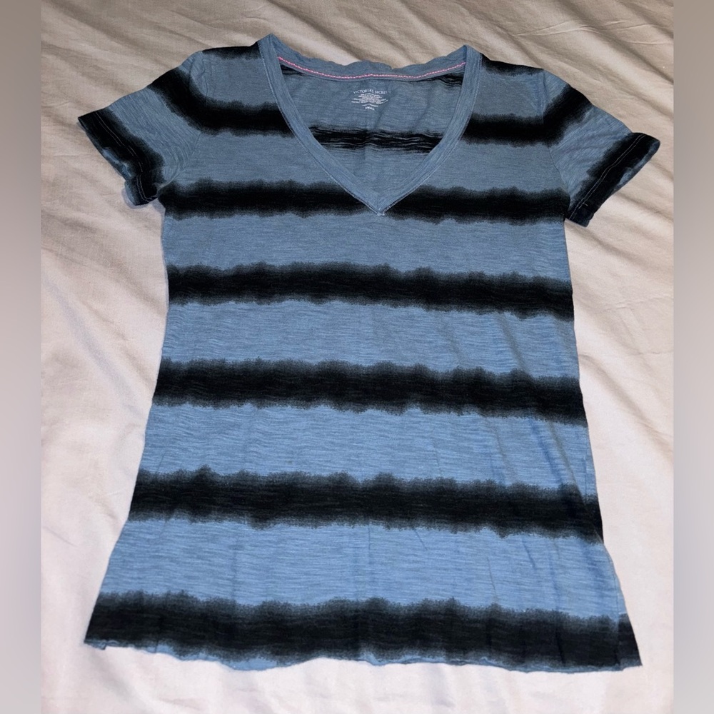 Victoria’s Secret Blue & Black Striped V-Neck T-Shirt Size Small